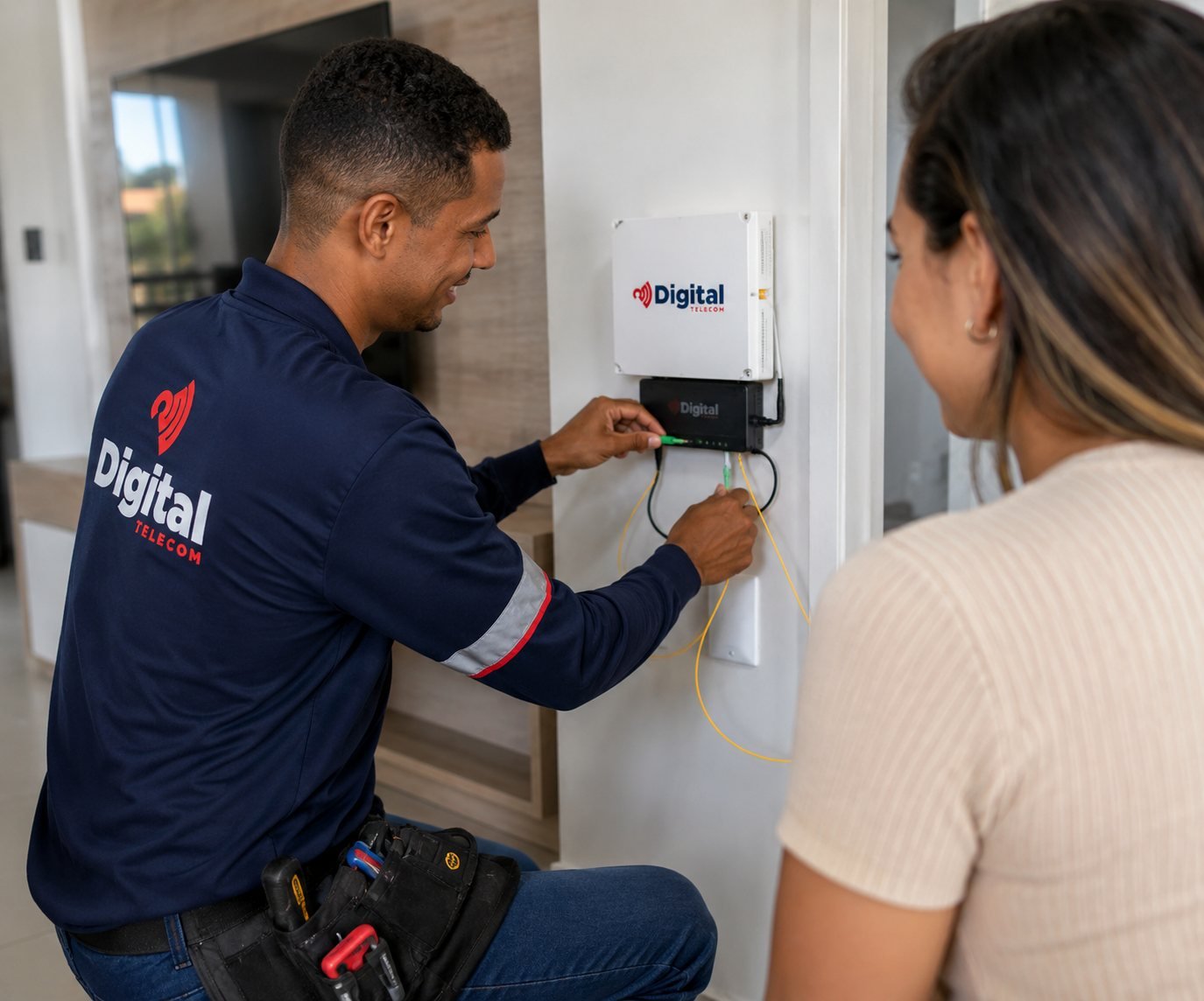 Técnico da Digital Telecom em atendimento